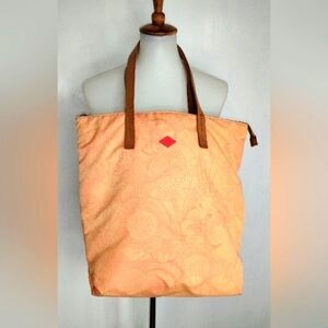 OILILY PADDED TOTE
